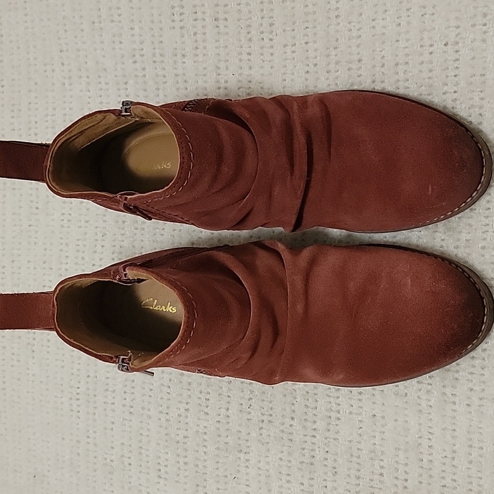 Clarks Aspra Walk Womens Red Chestnut Suede Side Zip Bootie Waterproof